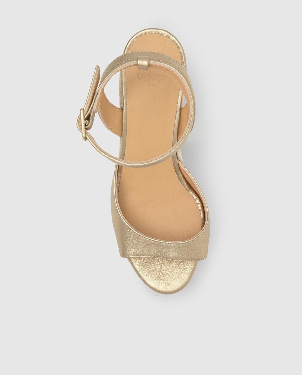 Sandálias de Cunha Blair em Pele Metalizada com Fecho de Pulseira Dourado-6
