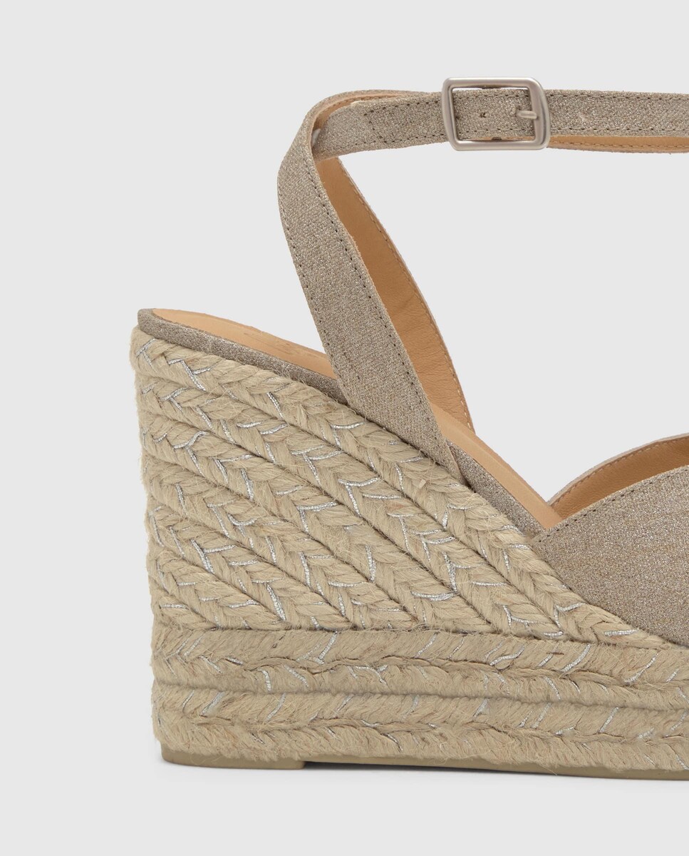 Sandálias de Cunha Blossom em Linho Metalizado com Fecho de Pulseira Bege-4