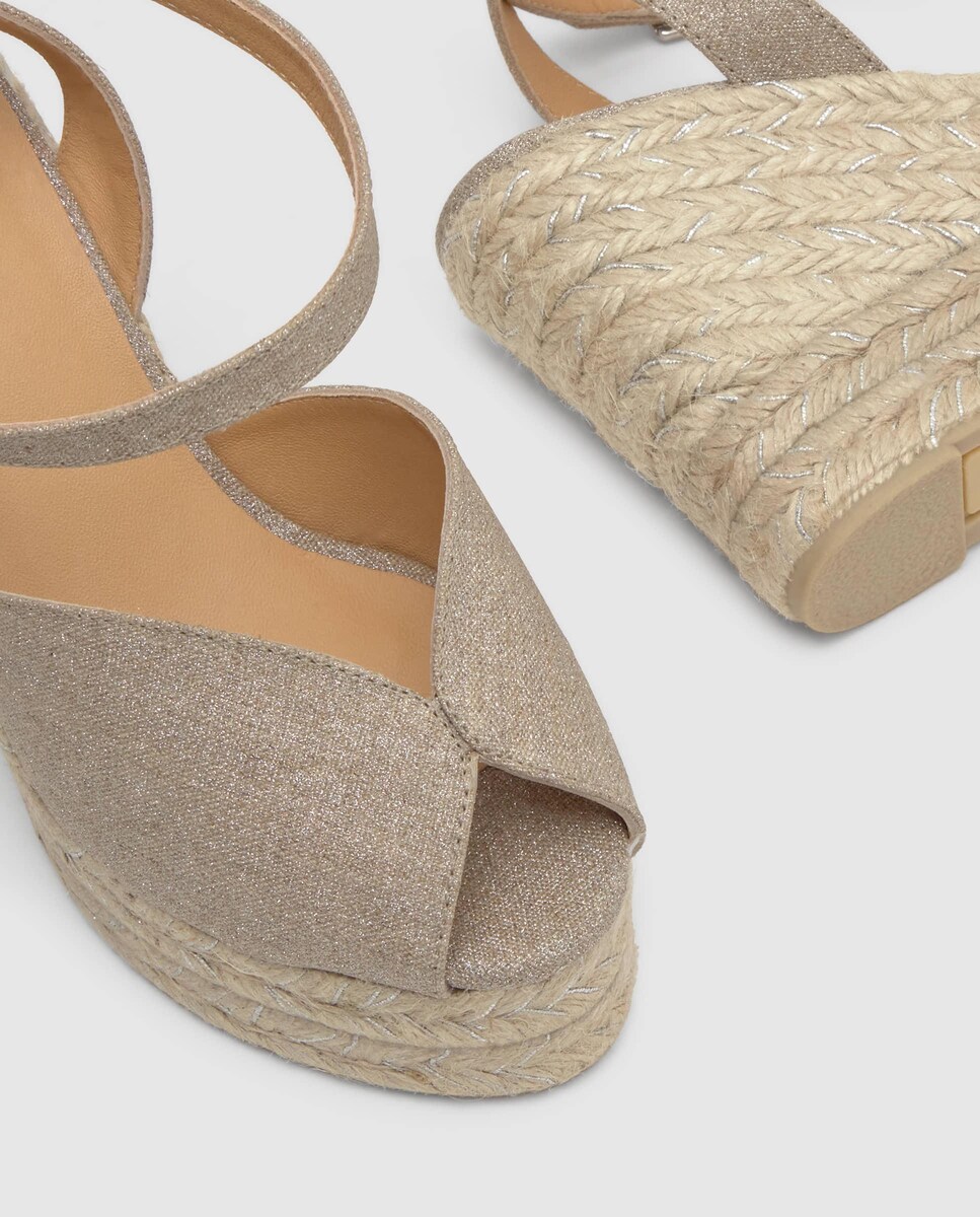 Sandálias de Cunha Blossom em Linho Metalizado com Fecho de Pulseira Bege-5