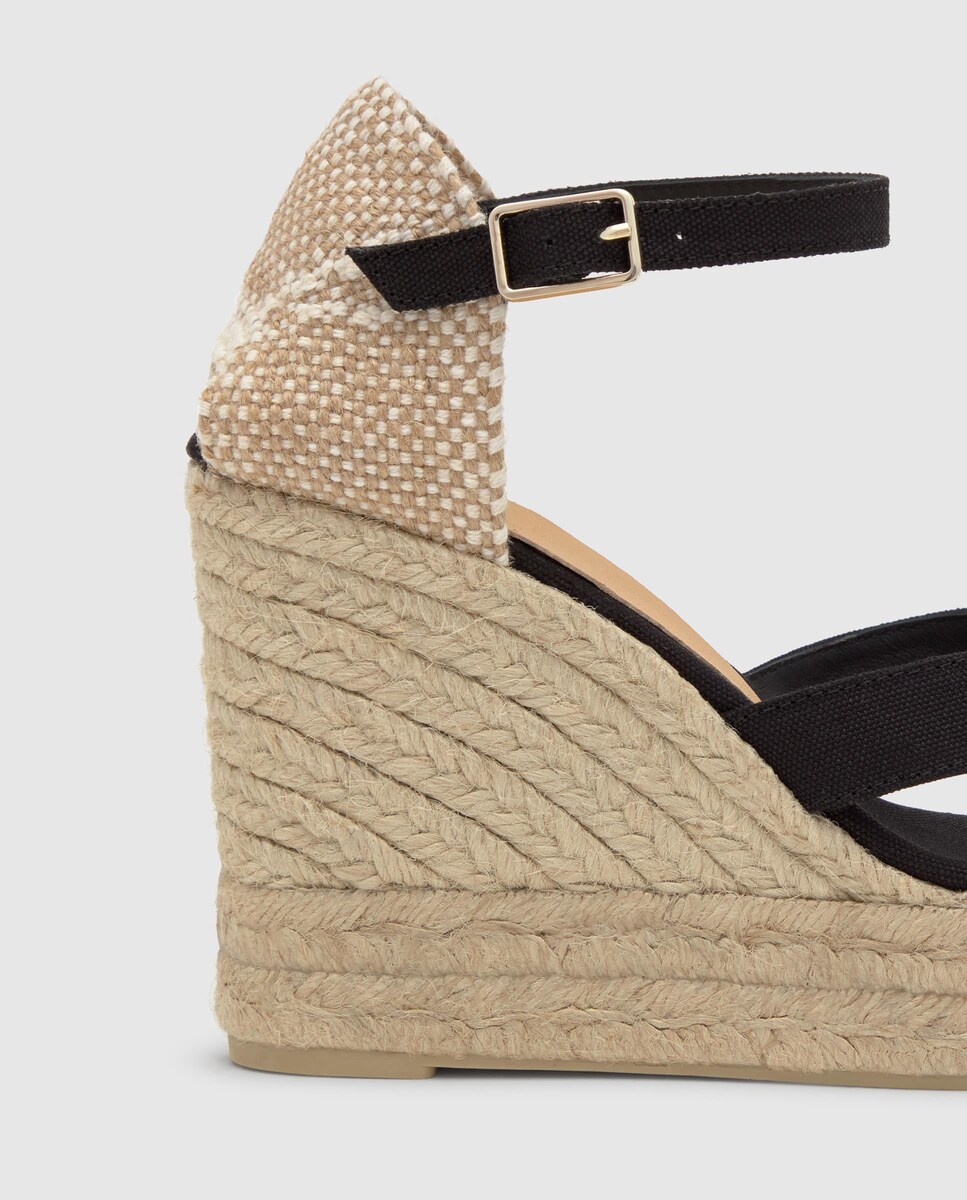 Sandálias de Cunha Bruna em Algodão Orgânico com Fecho de Pulseira Preto-4