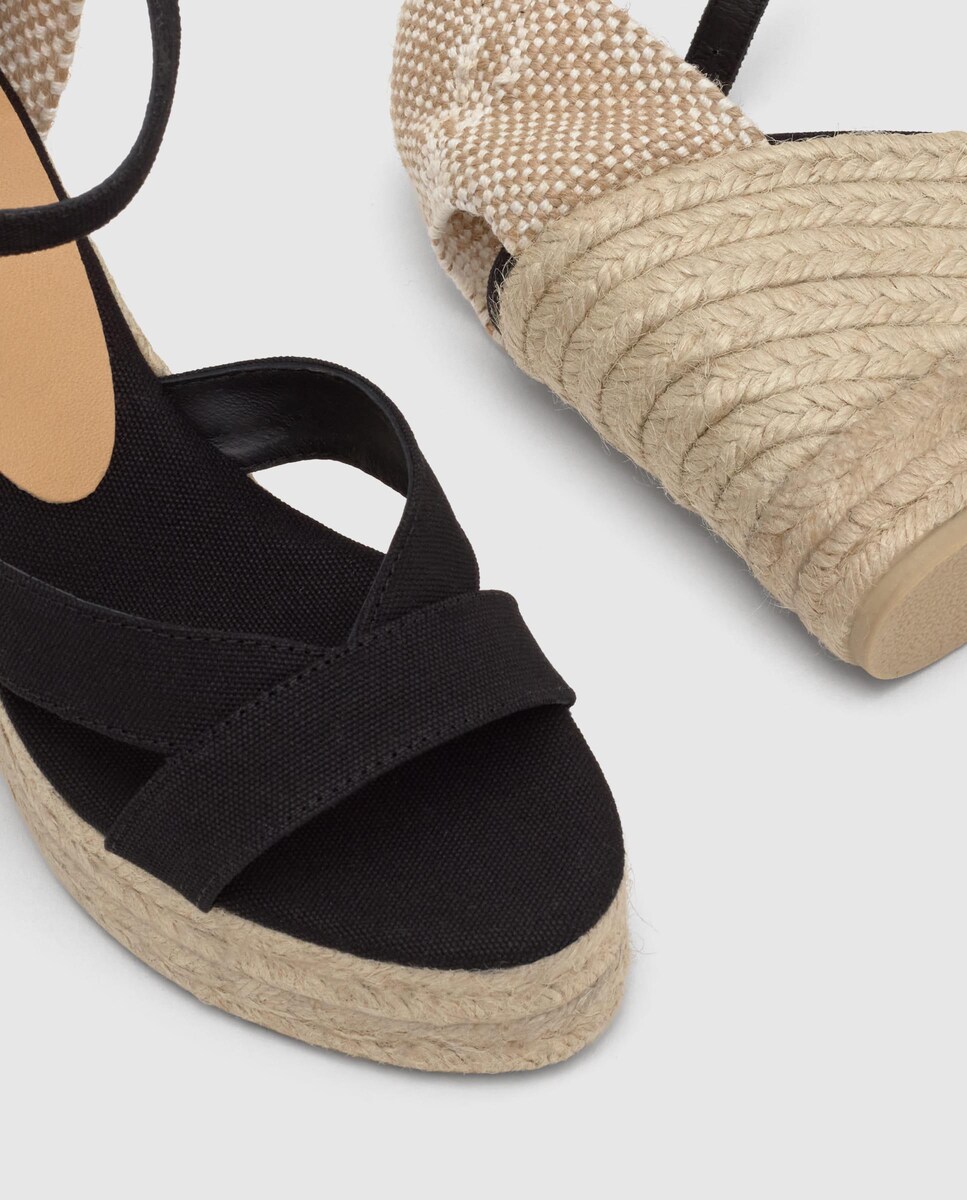 Sandálias de Cunha Bruna em Algodão Orgânico com Fecho de Pulseira Preto-5