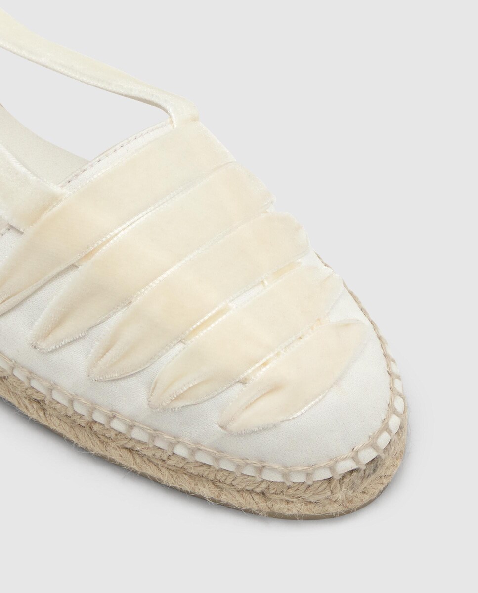 Alpercatas Embetadas Kimita em Cetim Creme-5