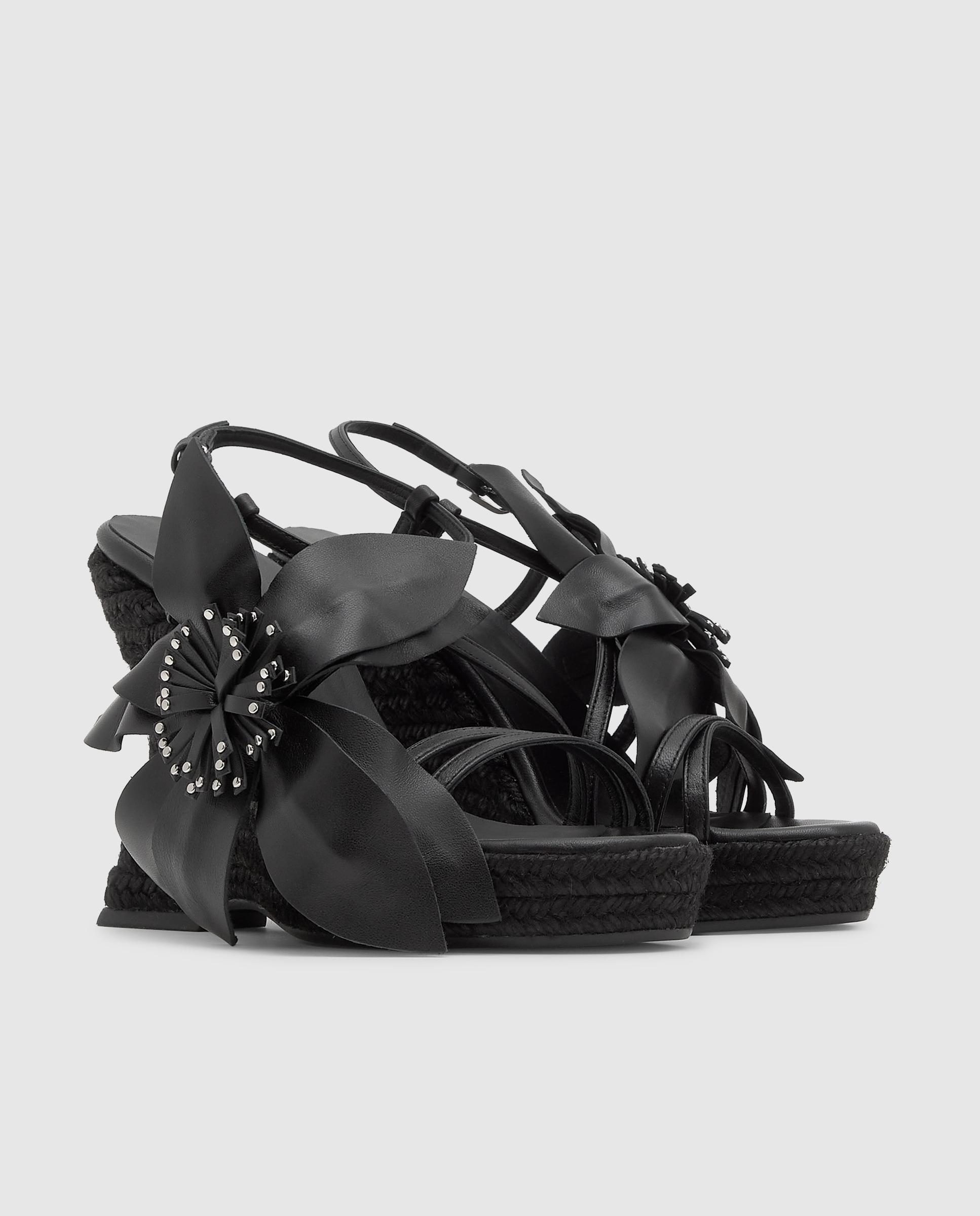 Sandálias de Cunha Jade em Napa com Flor de Couro Moldável Preto-3