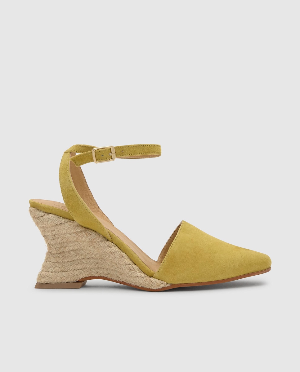 Alpercatas de Cunha Judi em Camurça com Biqueira Afiada e Fecho de Pulseira Amarelo-1