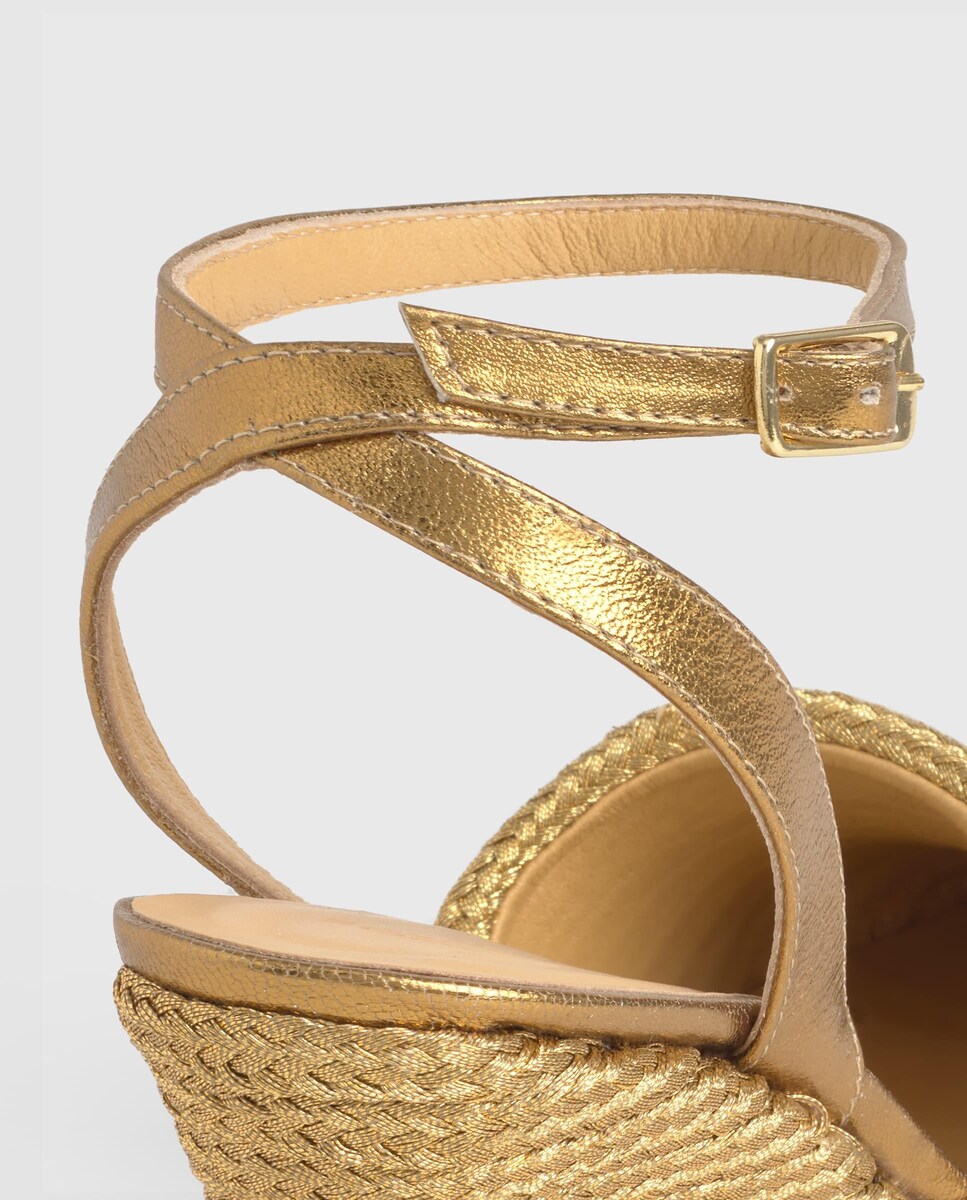 Alpercatas de Cunha Julia Entrançada e Biqueira Afiada Dourado-4