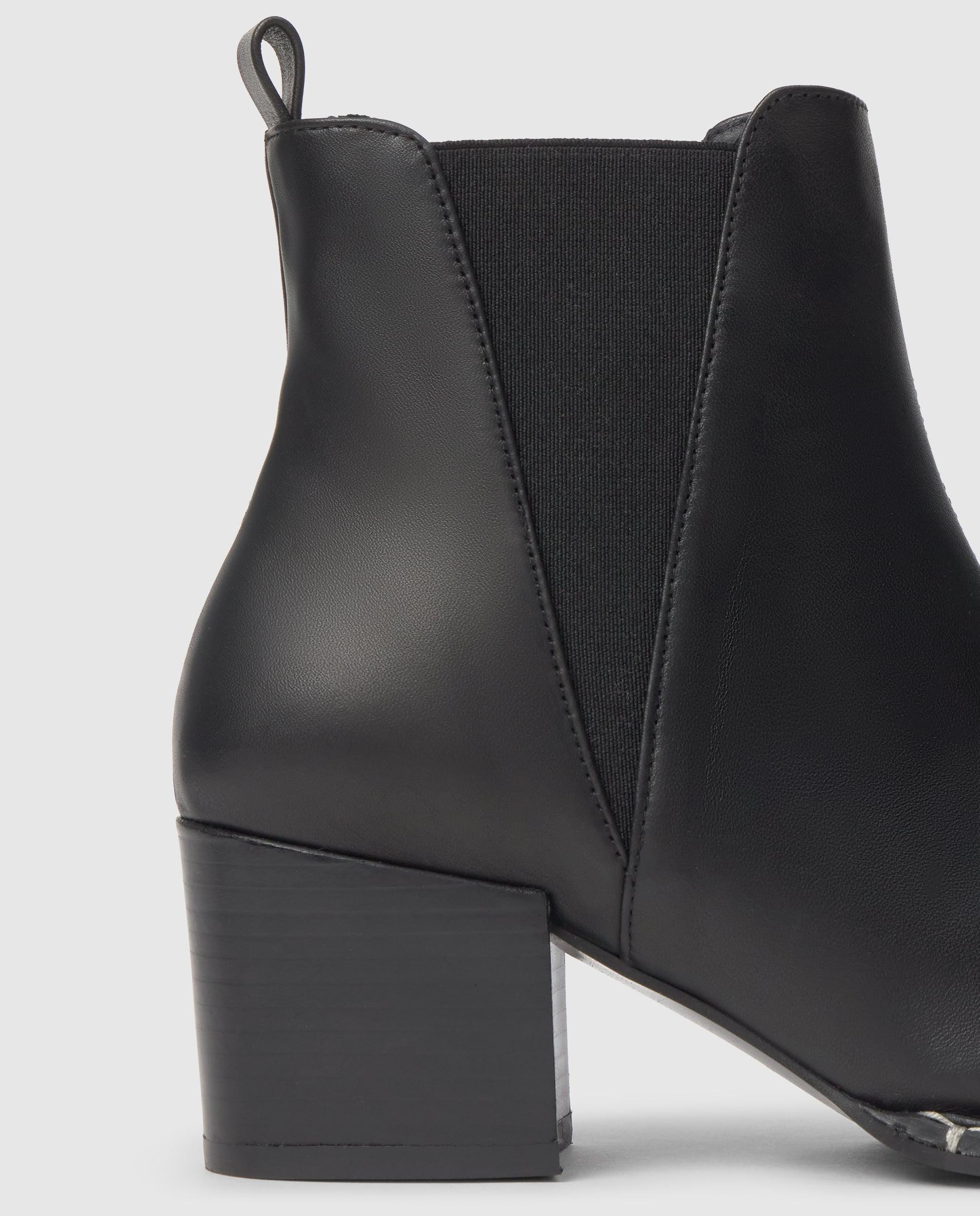 Botins em Napa com Fecho Elástico Preto-3