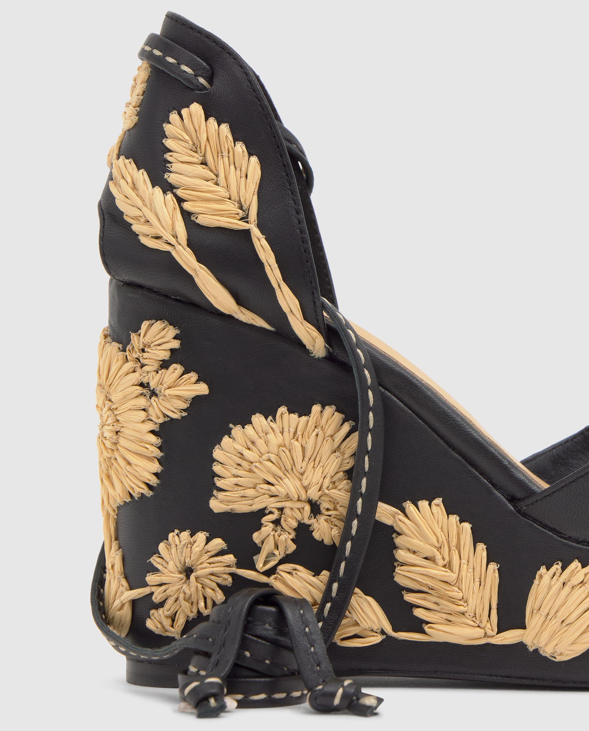 Alpercatas de Cunha Carmela com Motivos Florais Bordados e Fecho de Fitas em Conjunto Preto / Natural-4