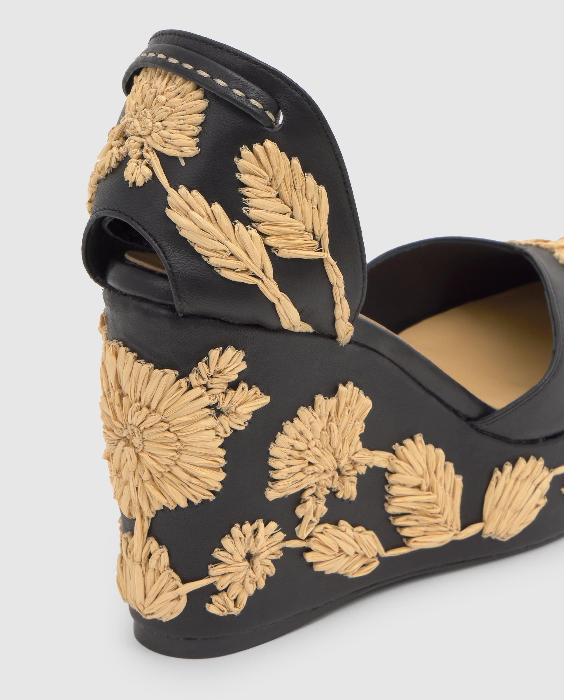 Alpercatas de Cunha Carmela com Motivos Florais Bordados e Fecho de Fitas em Conjunto Preto / Natural-7