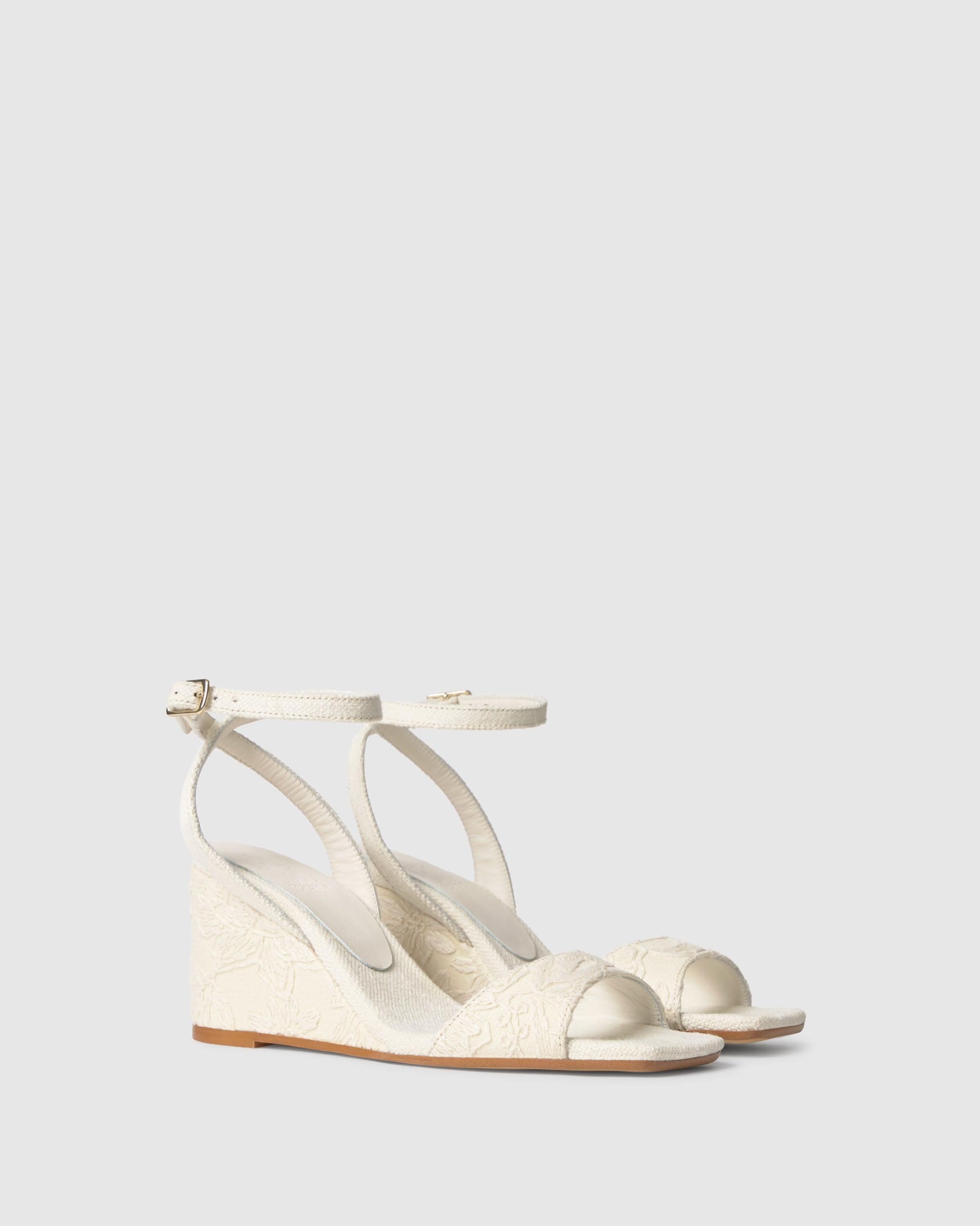 Sandálias de Cunha Brunella em Tecido Jacquard com Fecho de Fivela Cru-2