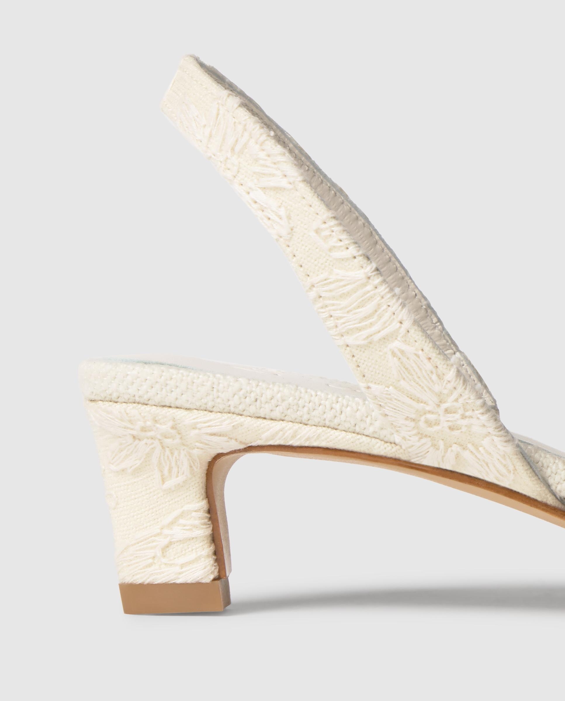 Mules com Calcanhar Aberto Aran em Tecido Jacquard Floral Cru-5