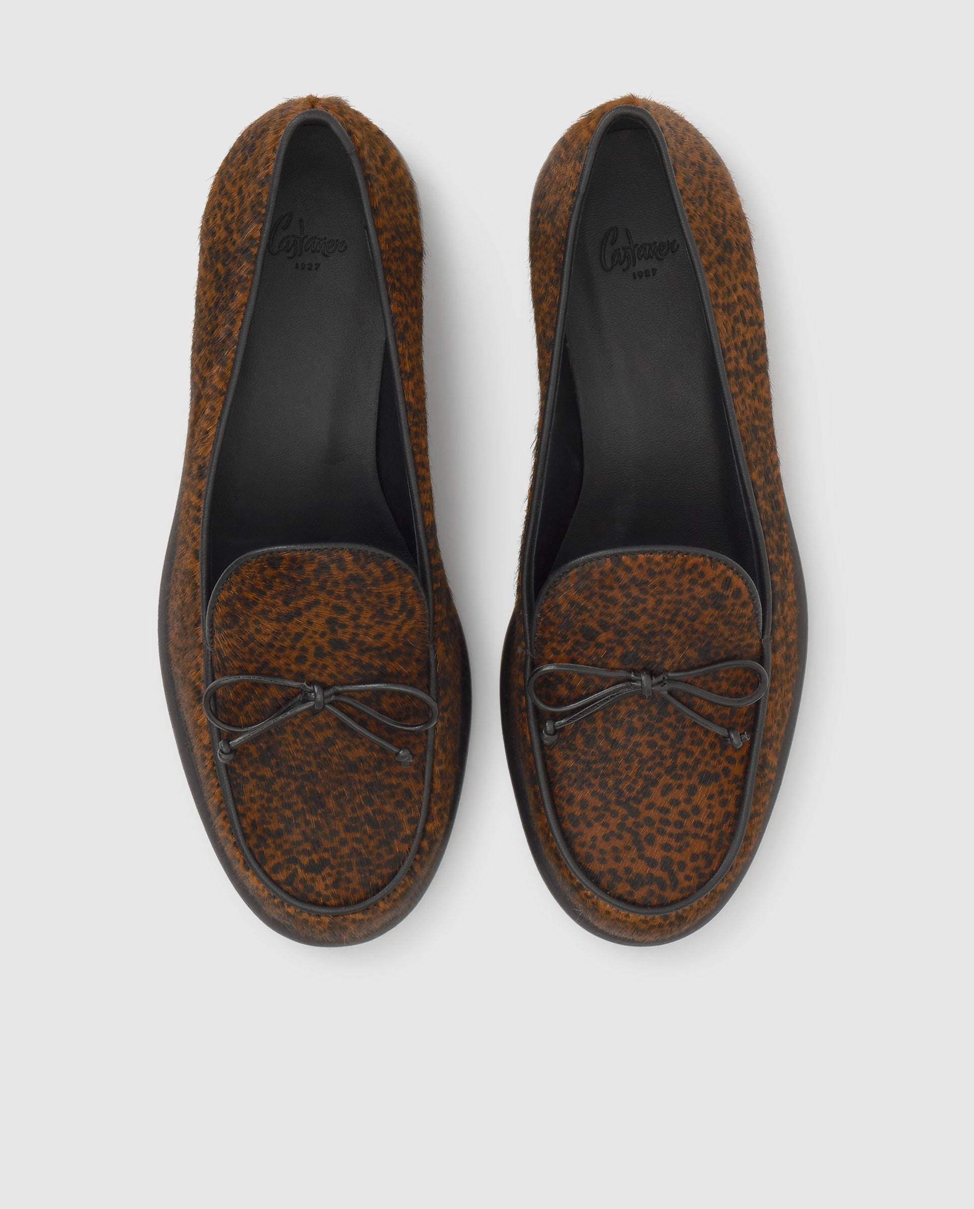 Mocassins com Salto Elisa em Pelo Bovino com Estampado Animal Castanho-3