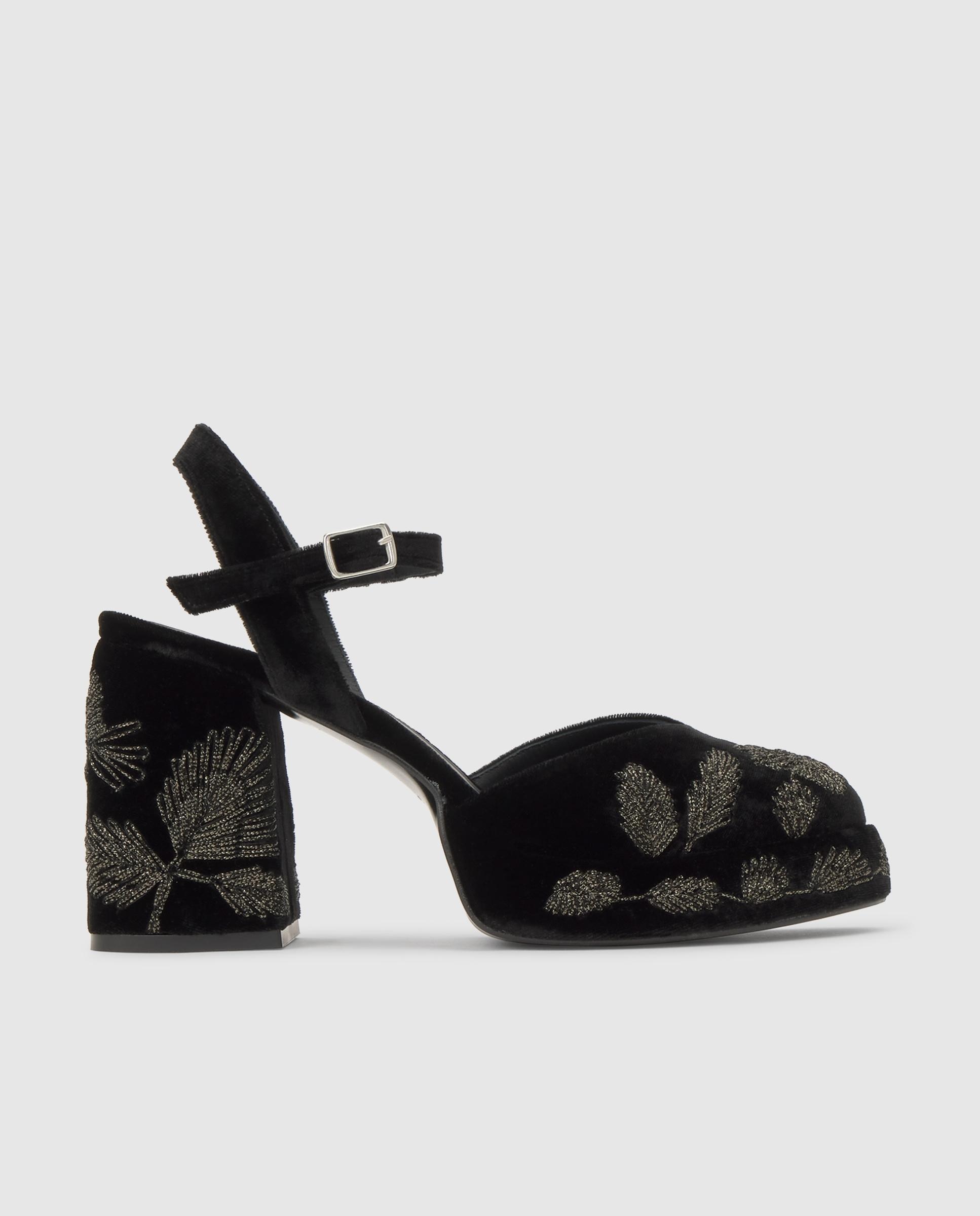 Imagem 0 de Sapatos de Salto Virgo em Veludo Bordado com Tacão