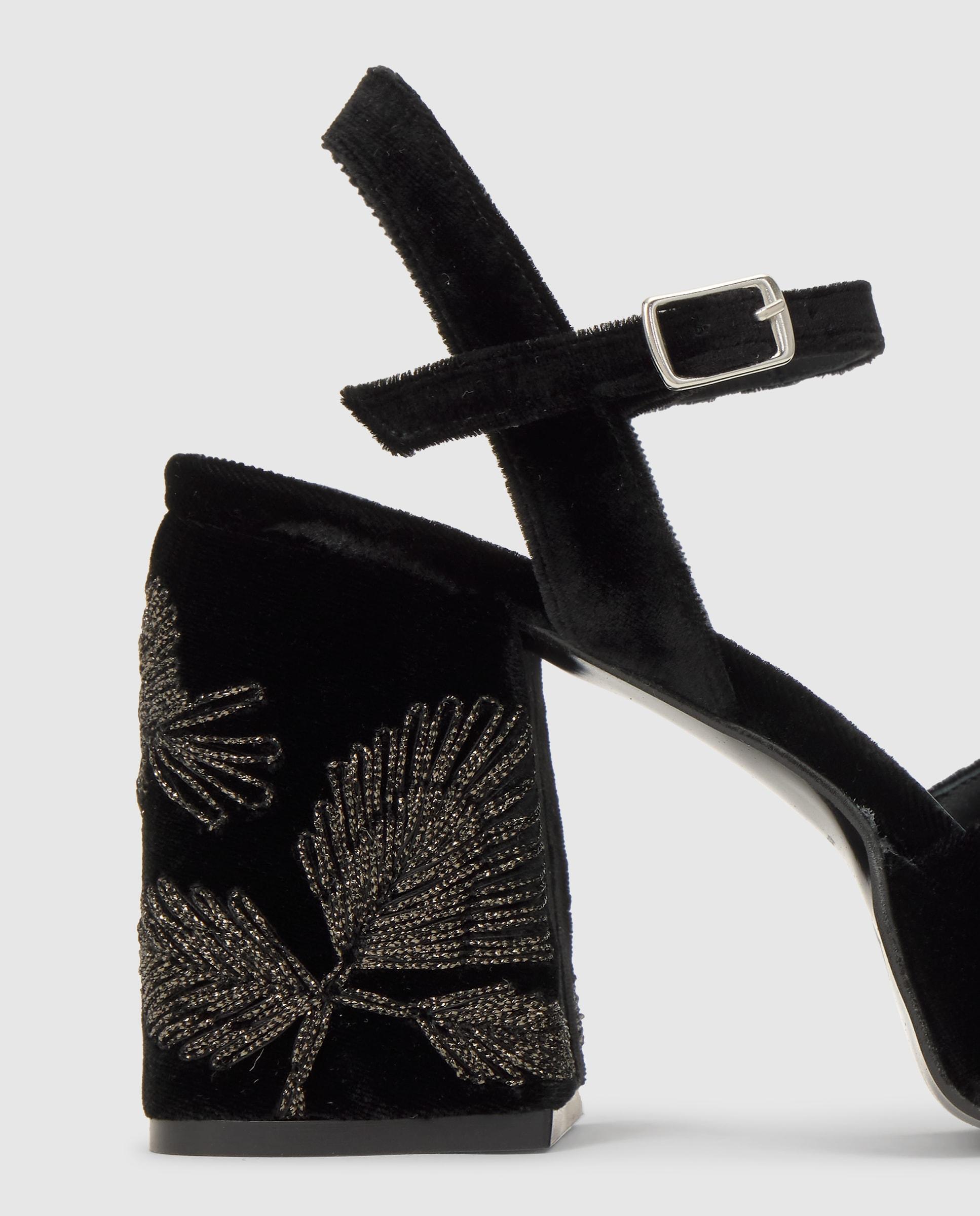 Sapatos de Salto Virgo em Veludo Bordado com Tacão Preto-3