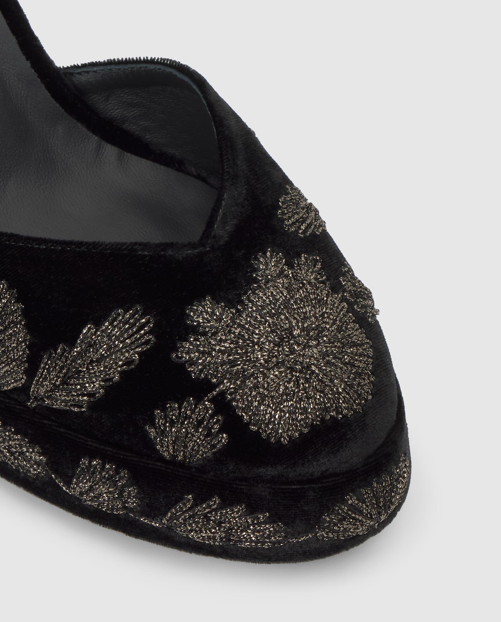 Sapatos de Salto Virgo em Veludo Bordado com Tacão Preto-4