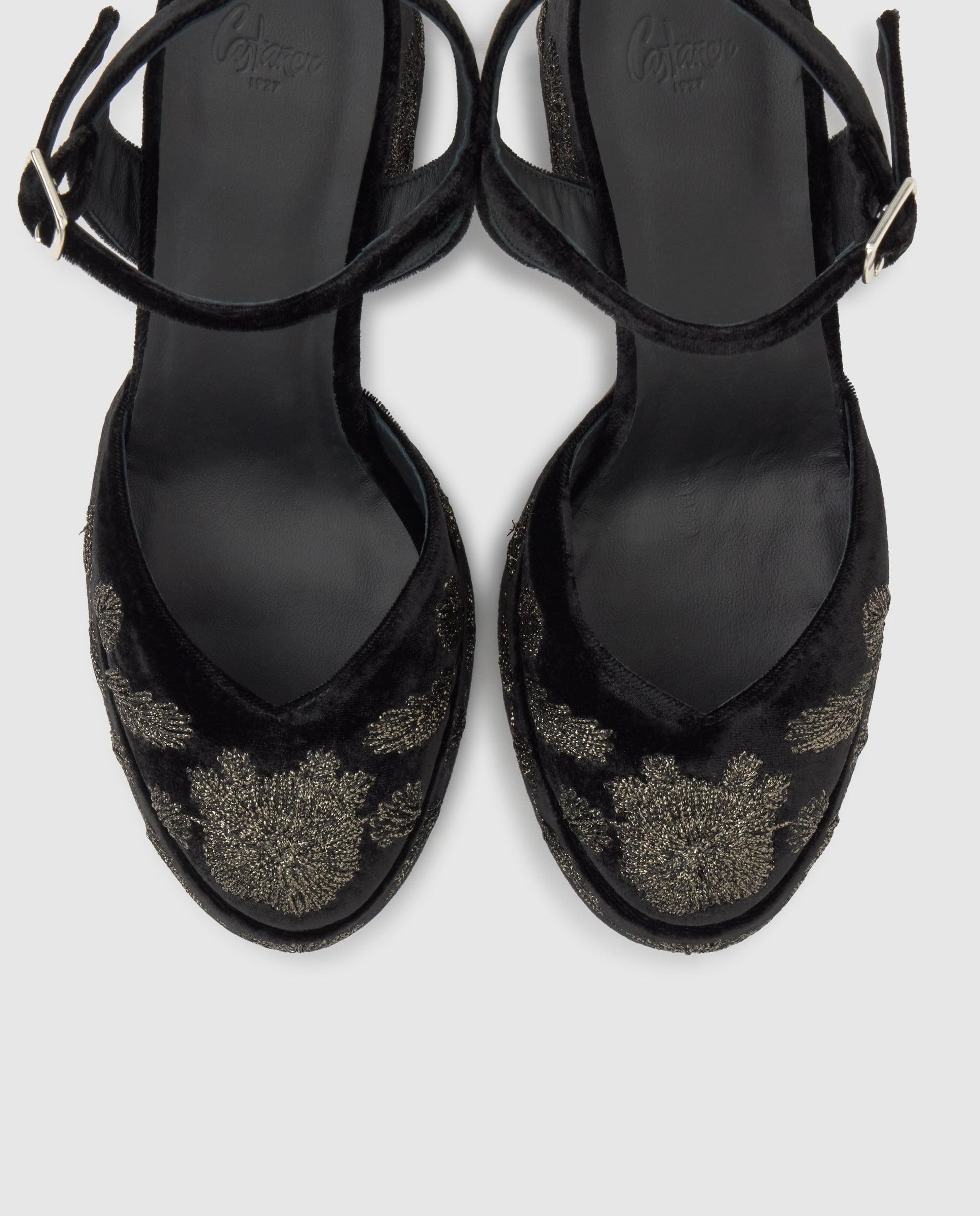 Sapatos de Salto Virgo em Veludo Bordado com Tacão Preto-6