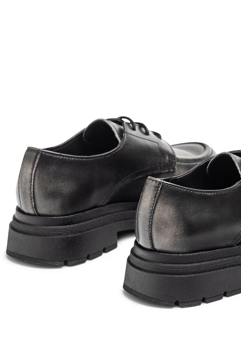 Sapatos de Cordões em Pele Preto mate-2