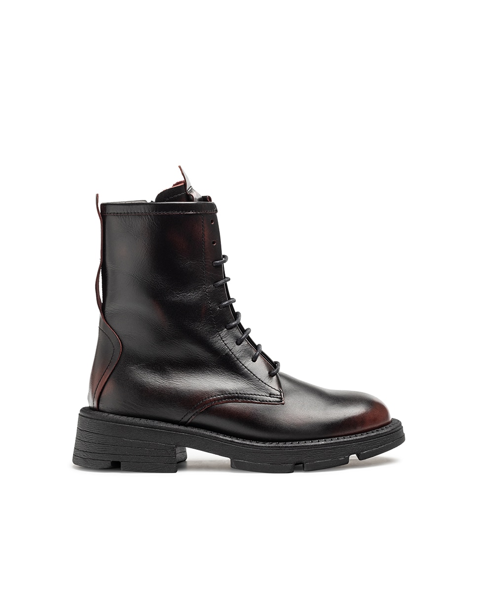 Imagem 0 de Botins Rasos de Pele