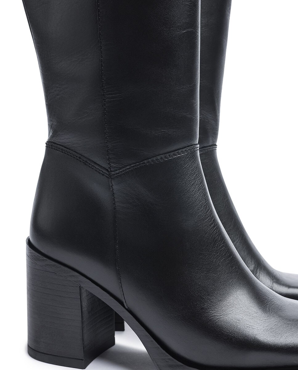 Botas de Salto em Pele Preto-4