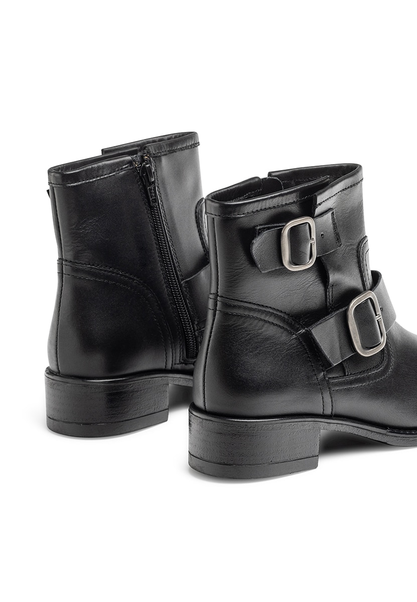Botins Rasos de Pele Preto-2