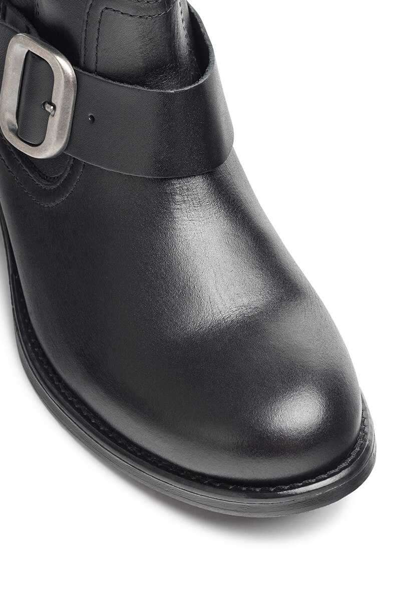 Botins Rasos de Pele Preto-4