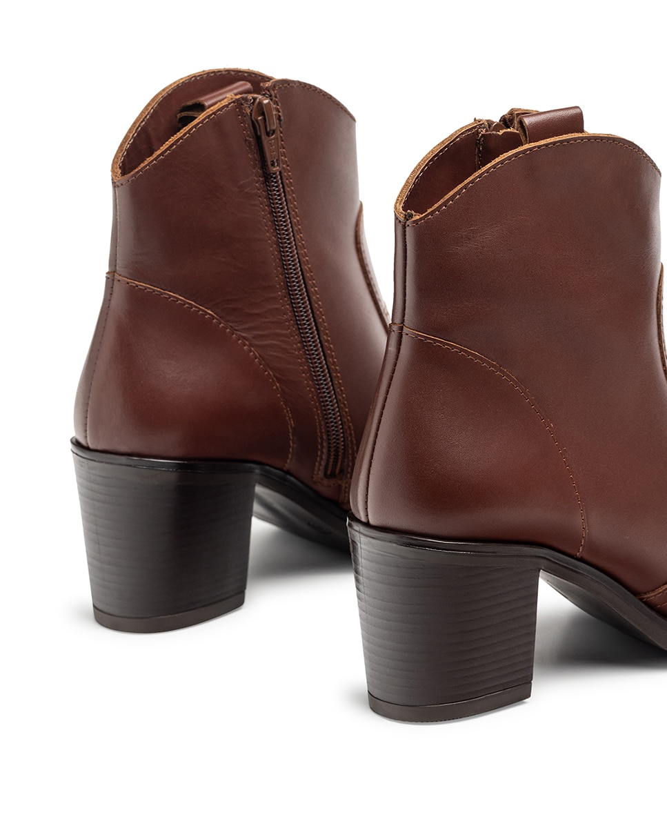 Botins de Salto em Pele Castanho-2