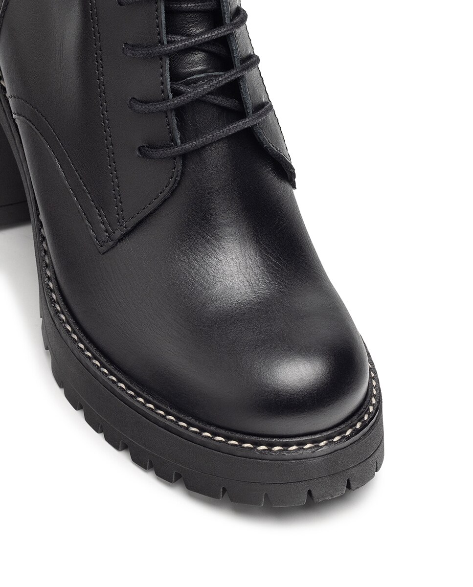 Botins de Salto em Pele Preto-4