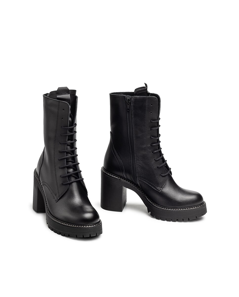 Botins de Salto em Pele Preto-5