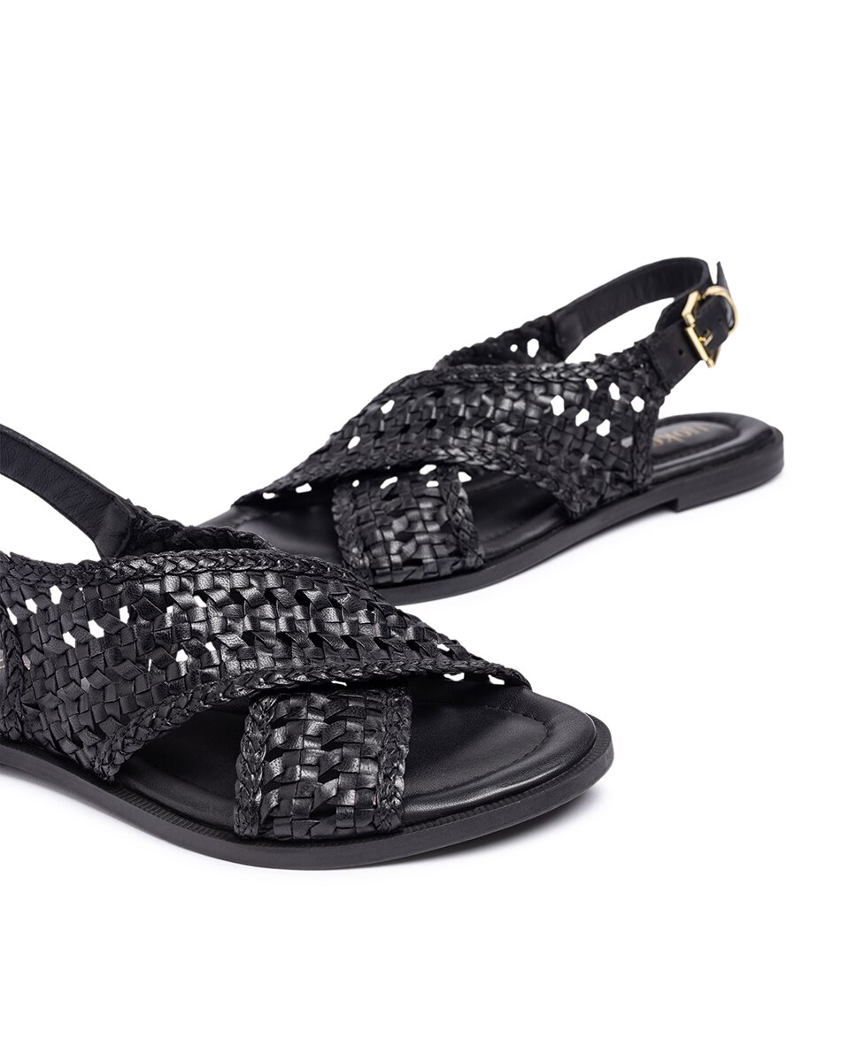 Sandálias Rasas de Pele Preto-6