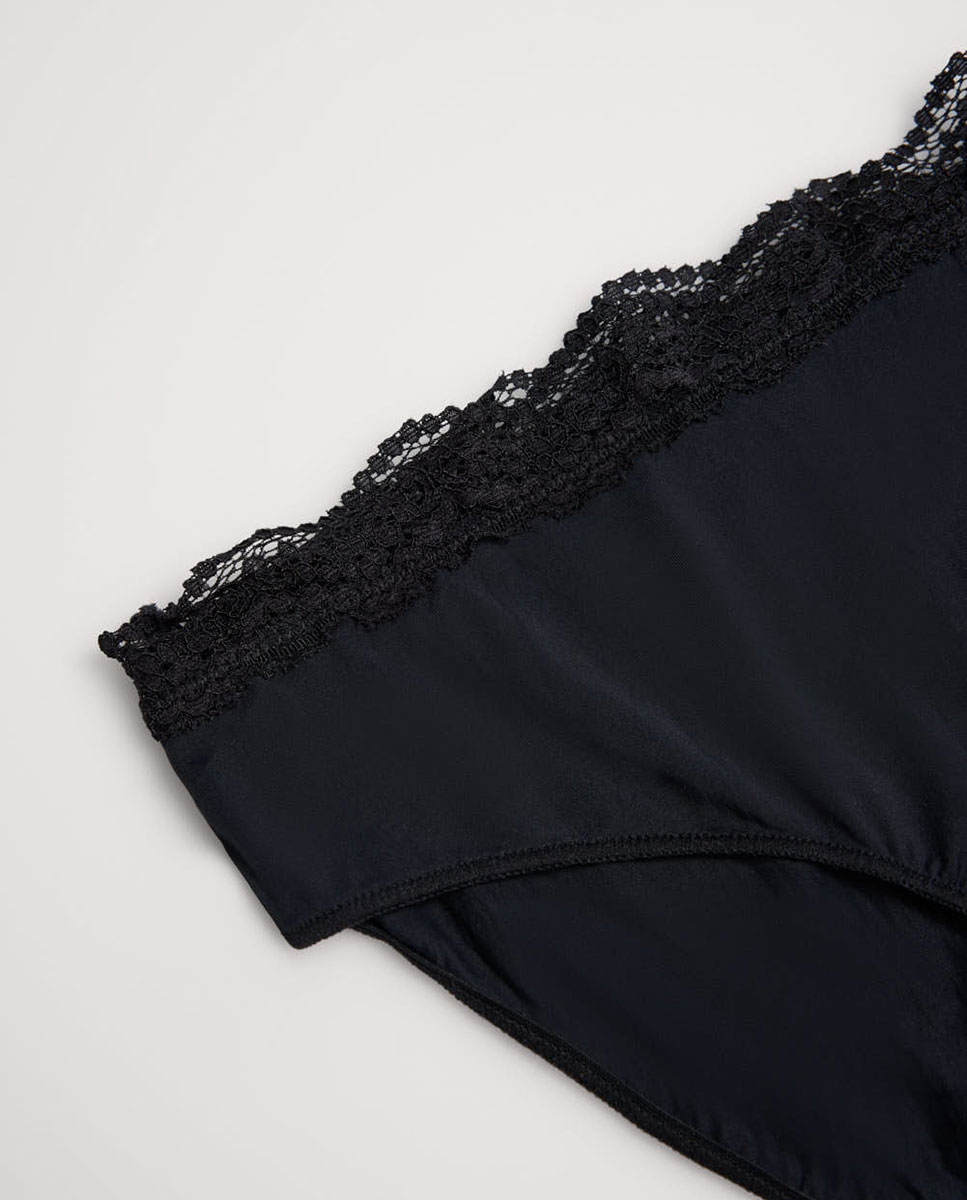 Cueca Clássica com Detalhes Preto-5