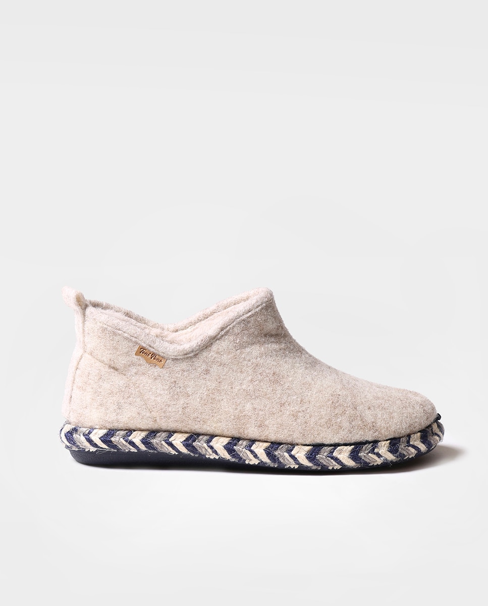 Pantufas Fechadas de Feltro em Liso Cru-1