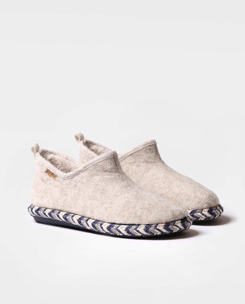 Pantufas Fechadas de Feltro em Liso Cru-2