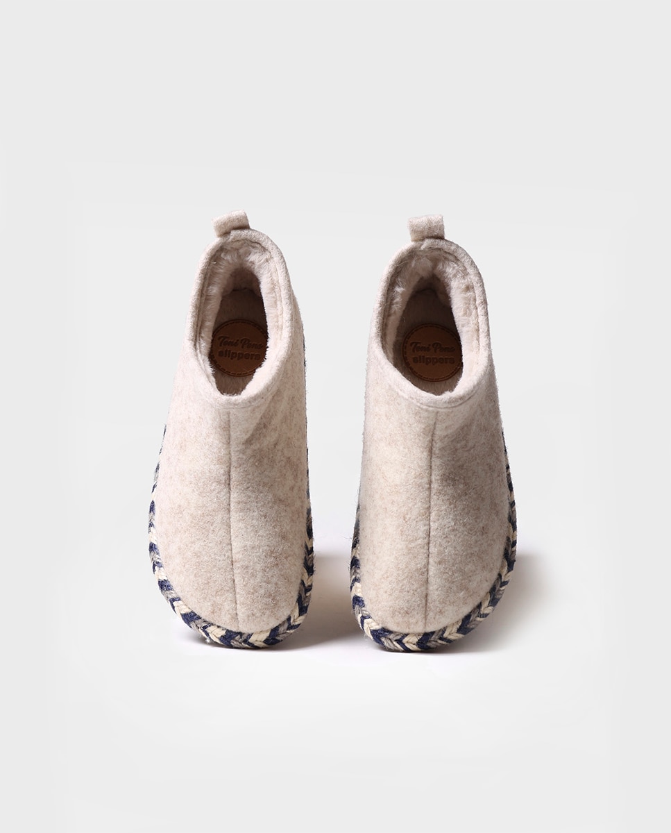 Pantufas Fechadas de Feltro em Liso Cru-3