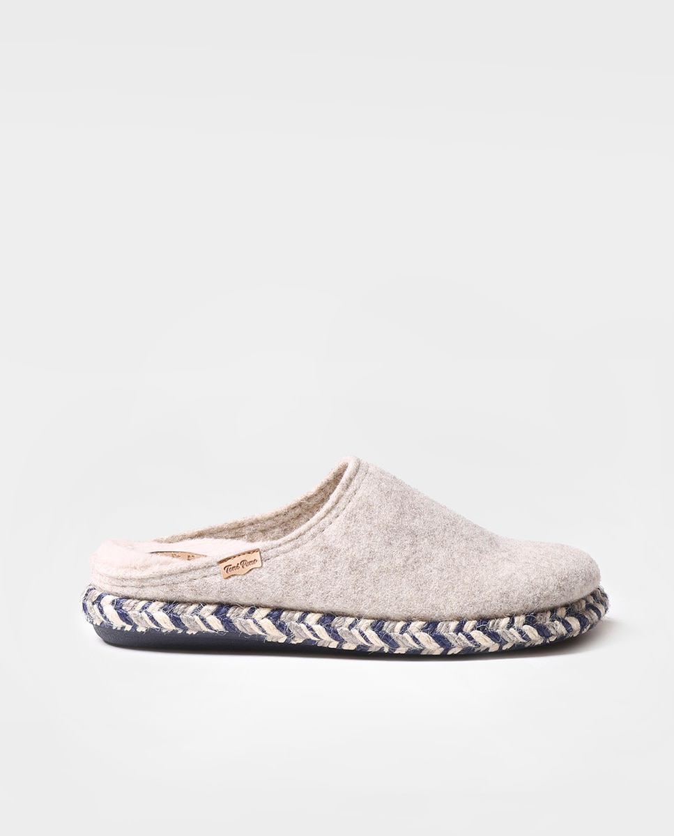 Pantufas Fechadas de Feltro em Liso Cru-1