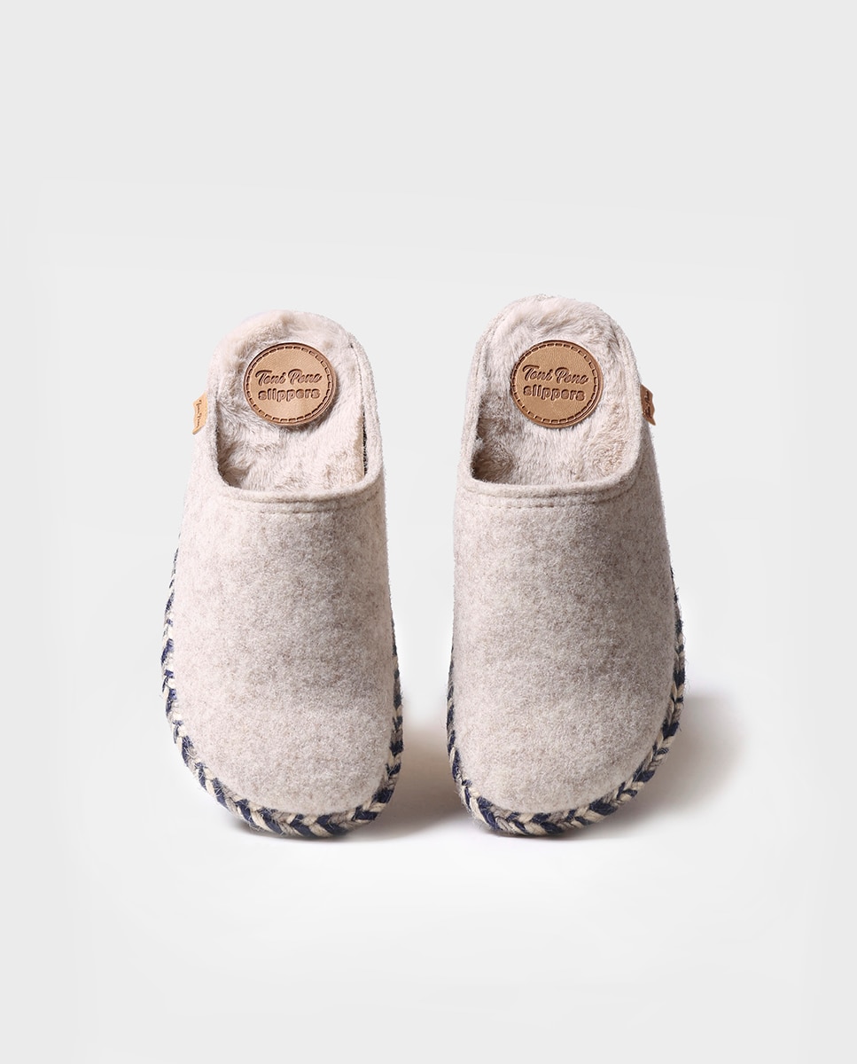 Pantufas Fechadas de Feltro em Liso Cru-3