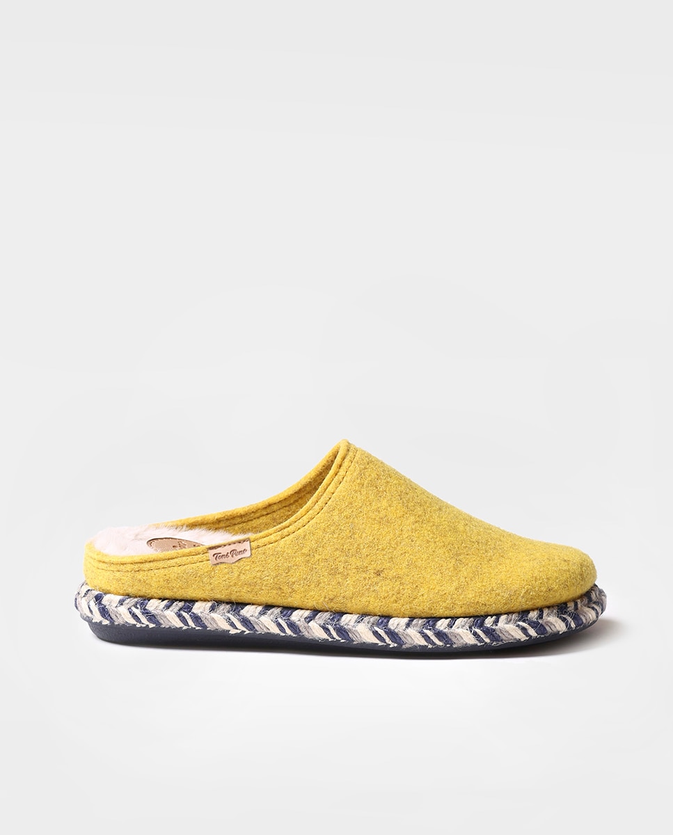Pantufas Fechadas de Feltro em Liso Amarelo-1