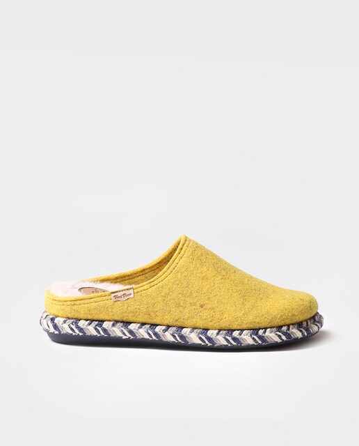 Imagem 0 de Pantufas Fechadas de Feltro em Liso