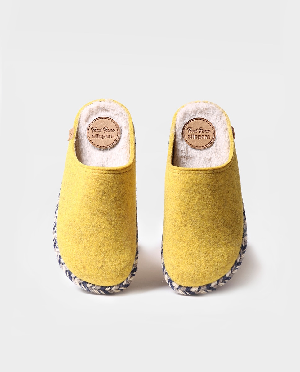 Pantufas Fechadas de Feltro em Liso Amarelo-3