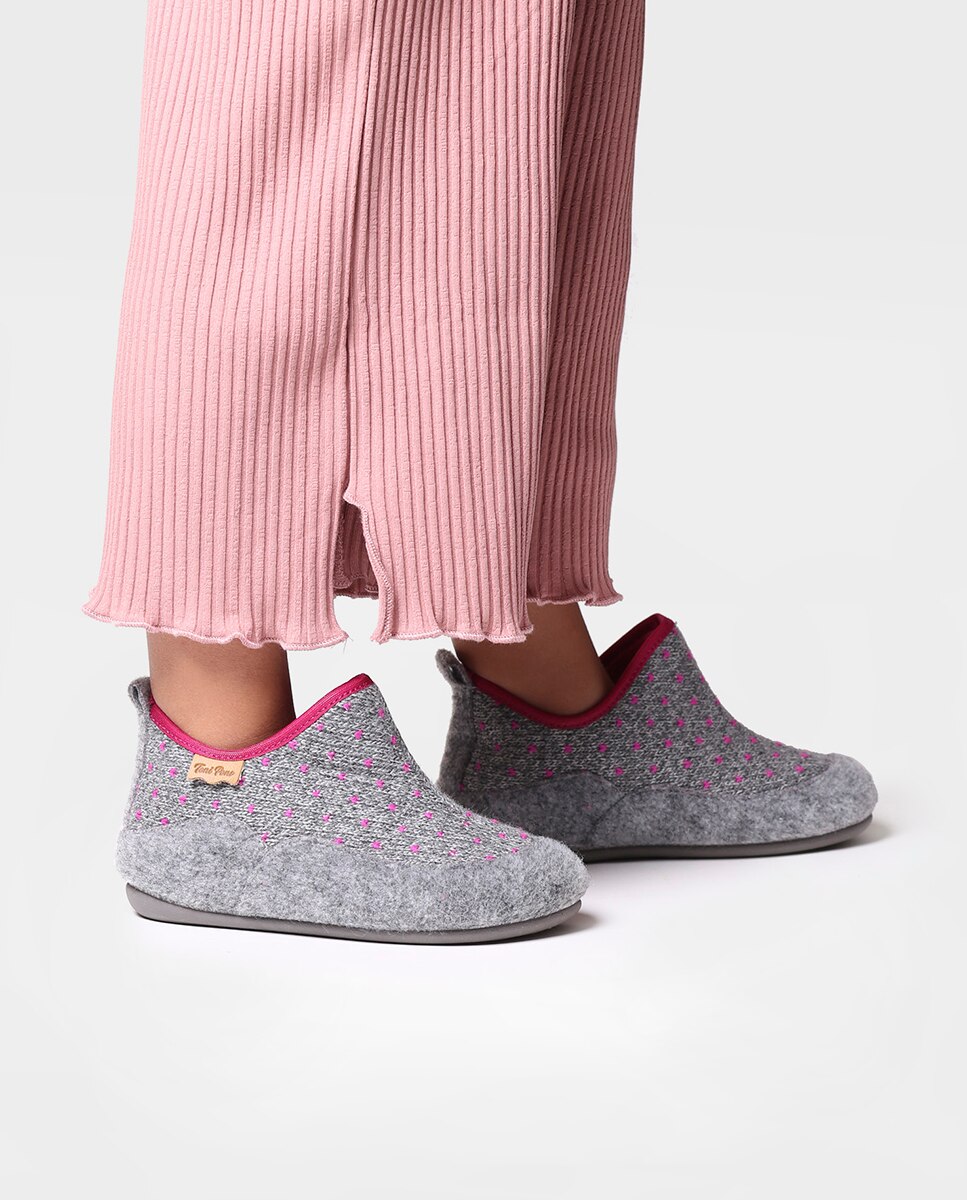 Pantufas Fechadas Infantil de Tecido e Feltro Toni Pons Cinzento-4