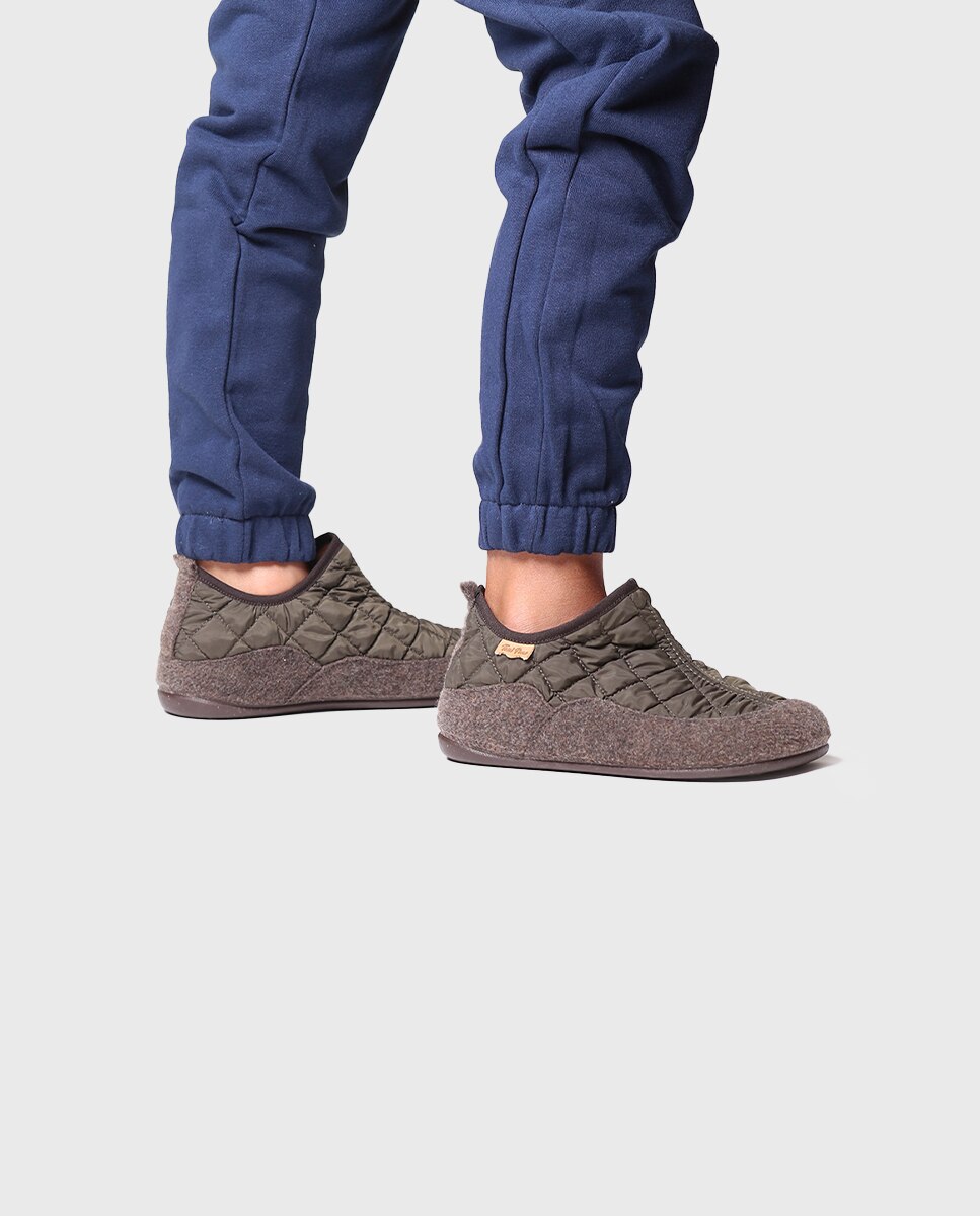 Pantufas Fechadas Infantil de Tecido Acolchoado Toni Pons Caqui-4