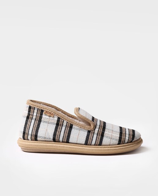 Imagem 0 de Pantufas Fechadas de Tecido aos Quadrados