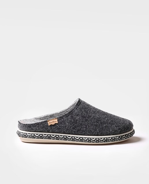 Imagem 0 de Pantufas Fechadas de Feltro em Liso
