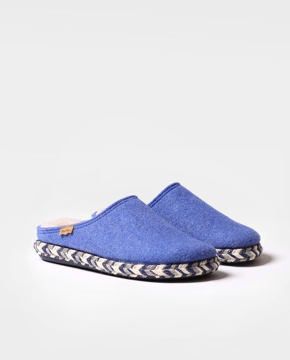 Pantufas Fechadas de Feltro em Liso Azul-2