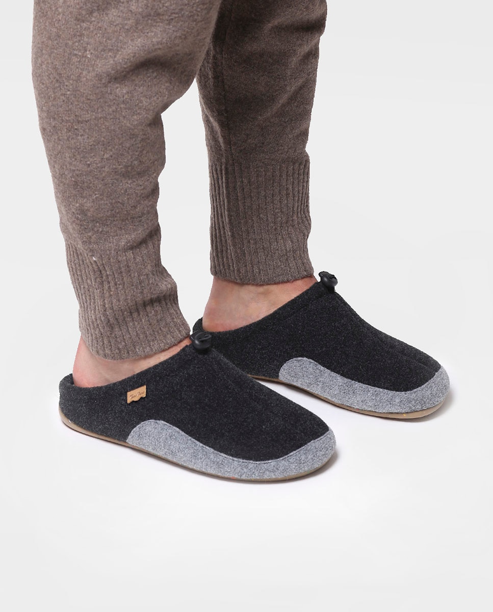 Pantufas de Feltro Reciclado em Liso Preto-4