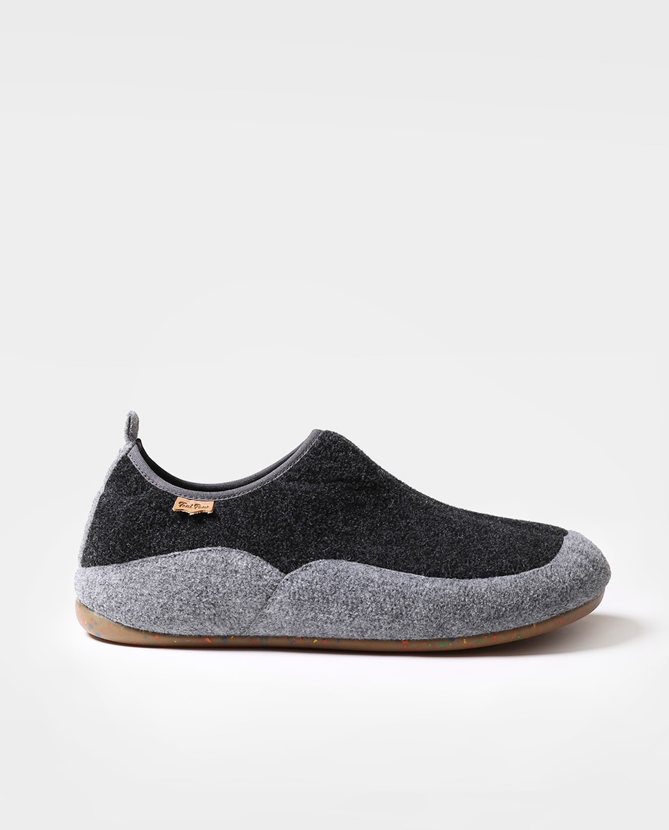Pantufas de Feltro Reciclado em Liso Preto-1