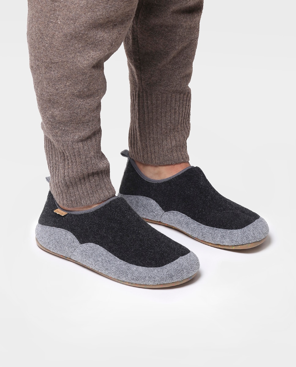 Pantufas de Feltro Reciclado em Liso Preto-4