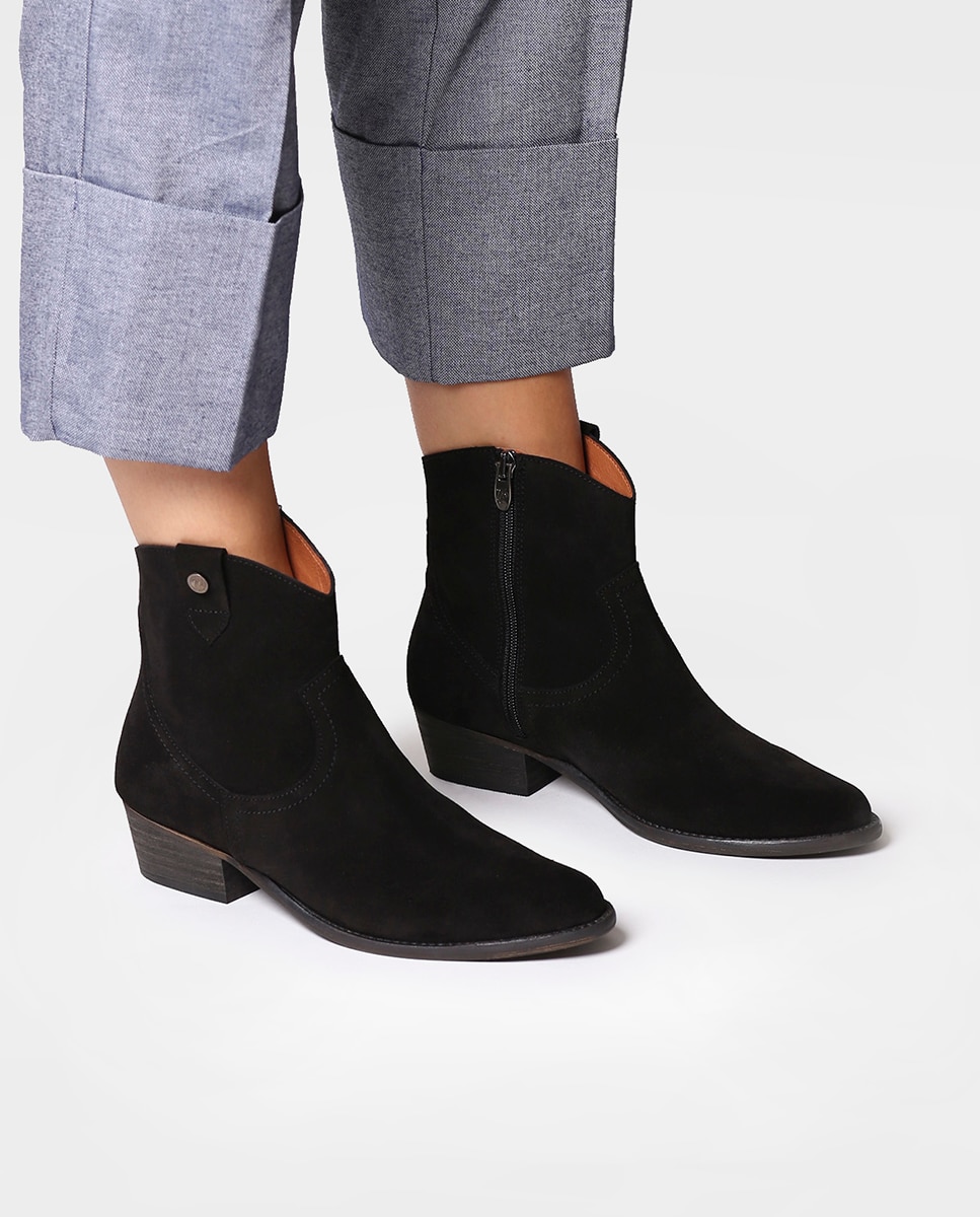 Botins de Camurça com Fecho Zip Preto-4