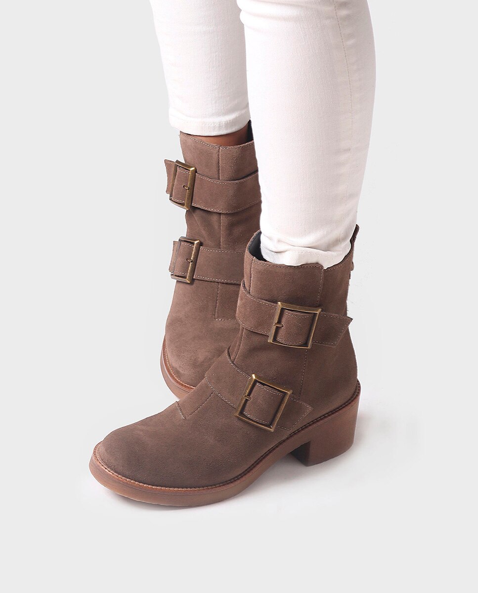 Botins de Camurça com Fecho Zip Castanho-4