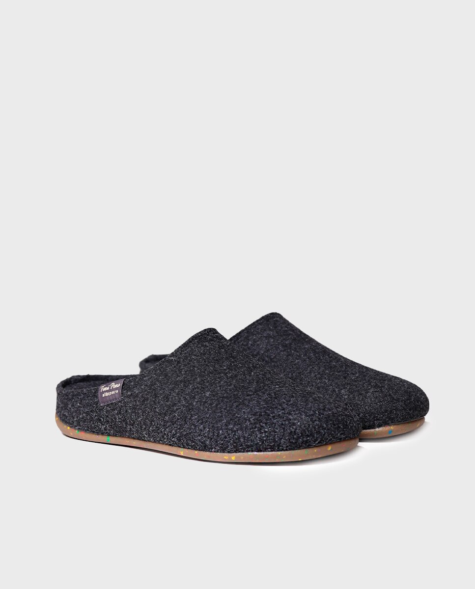 Pantufas Fechadas de Feltro Reciclado Preto-2