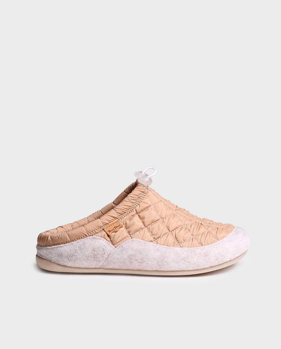 Pantufas Fechadas de Tecido Acolchoado Bege-1