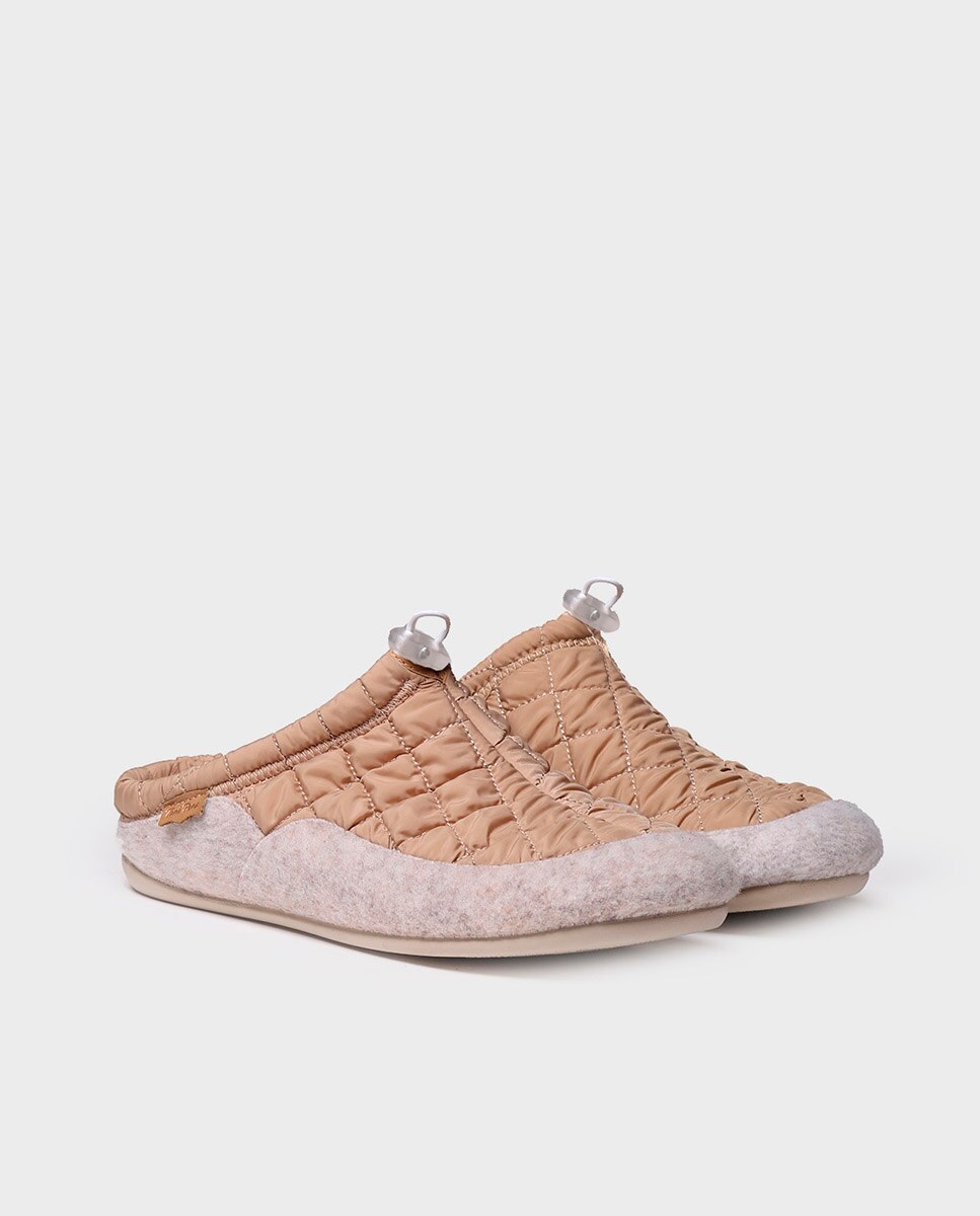 Pantufas Fechadas de Tecido Acolchoado Bege-2